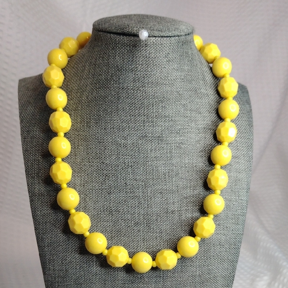 Yellow Beaded Necklace - Picture 4 of 4